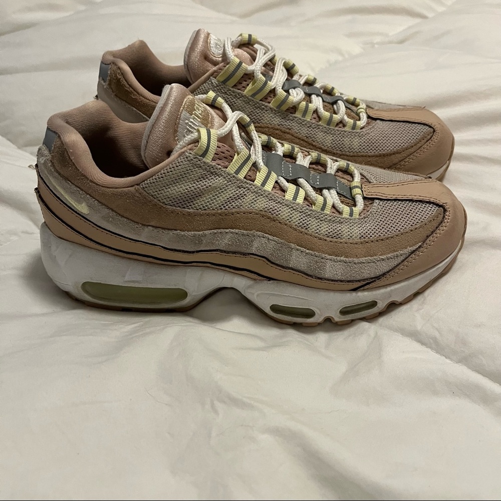 Nike Tan Sneakers
